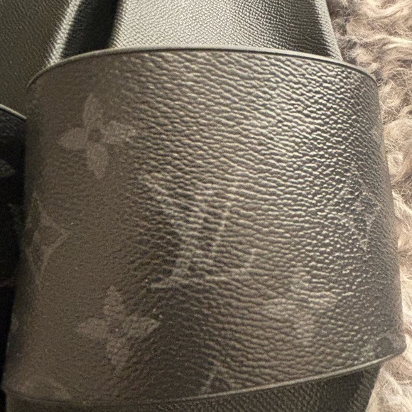 Louis Vuitton Waterfront Sandals - Picture 3 of 11